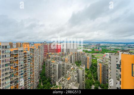Temps nuageux et pluvieux dans les bâtiments résidentiels urbains de Chengdu Banque D'Images