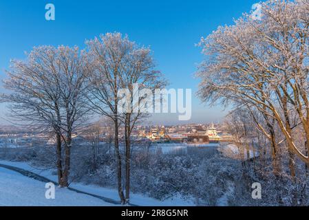 Vue sur le canal de Kiel jusqu'au quartier de Holtenau, entre temps à Kiel sur le canal de Kiel, Schleswig-Holstein, Allemagne du Nord, Europe centrale, Banque D'Images