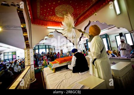 Temps de prière, communauté sikh, Sikhdharma Gurdwara Singh Sabha Association, Novellara, Emilia Romagna, Italie Banque D'Images