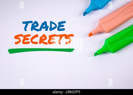 SECRETS COMMERCIAUX. Texte et marqueurs de couleur sur fond blanc. Banque D'Images