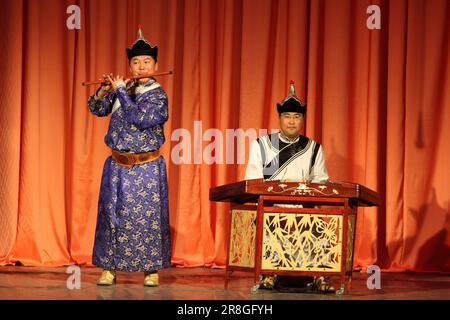 Danse traditionnelle et chanson, Oulan Baatar, Mongolie Banque D'Images