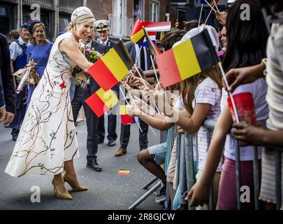 CHARLEROI - la Reine Maxima accueille le public le deuxième jour de la visite d'État en Belgique. Le couple royal néerlandais effectue une visite d'État de trois jours dans le pays à l'invitation du roi belge Philippe et de la reine Mathilde. ANP REMKO DE WAAL pays-bas hors - belgique hors Banque D'Images