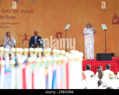 New York, États-Unis. 21st juin 2023. Le maire de la ville de New York, Eric Adams, écoute le Premier ministre de l'Inde, S.E. M. Shri Narendra Modi, avant que Modi ne mène une célébration de la Journée internationale du yoga 9th sur la pelouse nord du Siège de l'ONU à New York, mercredi, à 21 juin 2022. Photo de John Angelillo/UPI crédit: UPI/Alay Live News Banque D'Images