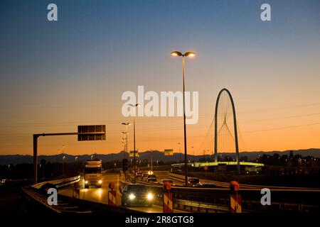 The Sails, pont suspendu de Santiago Calatrava au-dessus de A1, Reggio Emilia, Italie Banque D'Images