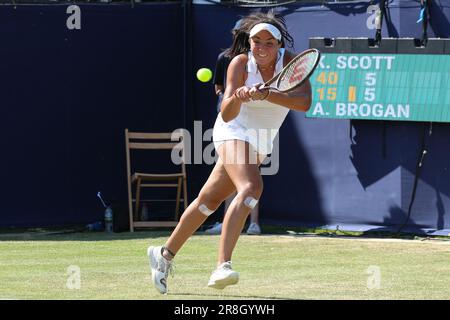 Ilkley, West Yorkshire, 21st juin 2023. Ilkley Lawn tennis & squash Club, Stourton Road, Ilkley, West Yorkshire, 21st juin 2023. Katerina Scott lors de la ITF World tennis Tour W100 Ilkley Match contre Anna Brogan crédit: Touchlinepics/Alay Live News Banque D'Images