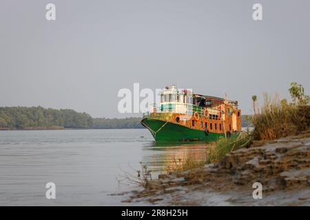 Croisière sur la rivière à sundarbans.cette photo a été prise du parc national sundarbans, Bangladesh. Banque D'Images