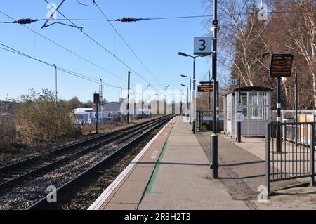 Lichfield Trent Valley High Level Railway Station Platform 3 en direction de Lichfield City et de Sutton Coldfield Banque D'Images