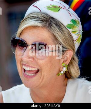 Charleroi, Belgique. 21st juin 2023. La reine Maxima des pays-Bas visite de l'Institut Saint-André à Charleroi, on 21 juin 2023, pour découvrir le mur de bandes dessinées et un atelier de dessin, sur la visite d'État de 2nd des 3 jours des pays-Bas en Belgique Credit: Albert Nieboer/Netherlands OUT/point de vue OUT/dpa/Alay Live News Banque D'Images