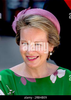 Charleroi, Belgique. 21st juin 2023. La reine Mathilde de Belgique visite de l'Institut Saint-André à Charleroi, on 21 juin 2023, pour découvrir le mur de bandes dessinées et un atelier de dessin, sur les 2nd d'une visite d'État de 3 jours des pays-Bas en Belgique crédit: Albert Nieboer/pays-Bas OUT/point de vue OUT/dpa/Alay Live News Banque D'Images