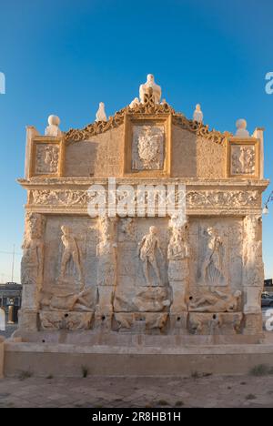 Gallipoli, province de Lecce, Italie, la façade de la fontaine grecque (en italien, Fontana Greca) à Gallipoli Banque D'Images