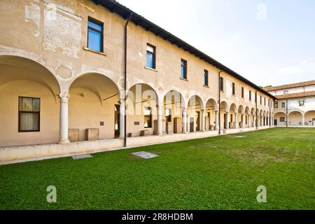 Cloître du monastère de Santa Giulia. Brescia. Lombardie. Italie Banque D'Images