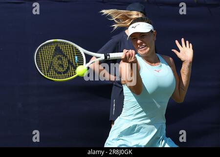 Ilkley, West Yorkshire, 21st juin 2023. Ilkley Lawn tennis & squash Club, Stourton Road, Ilkley, West Yorkshire, 21st juin 2023. Dalma Galfi lors de la ITF World tennis Tour W100 Ilkley Match contre Moyuka Uchijima Credit: Touchlinepics / Alamy Live News Banque D'Images