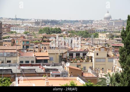 Découvrez le charme intemporel de Rome, où les merveilles anciennes et le charme moderne coexistent en parfaite harmonie Banque D'Images