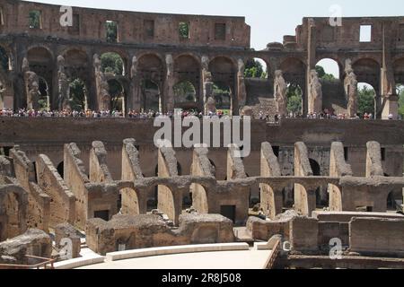 Découvrez le charme intemporel de Rome, où les merveilles anciennes et le charme moderne coexistent en parfaite harmonie Banque D'Images