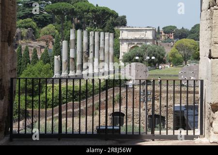 Découvrez le charme intemporel de Rome, où les merveilles anciennes et le charme moderne coexistent en parfaite harmonie Banque D'Images