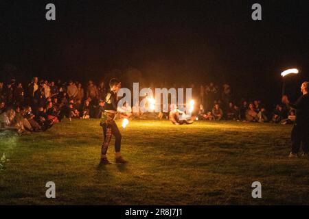 Avebury, Royaume-Uni. 20th juin 2023. Les fêtards et les adorateurs se sont réunis à Avebury pour célébrer le solstice d'été. Crédit : Kiki Streitberger/Alamy Live News Banque D'Images