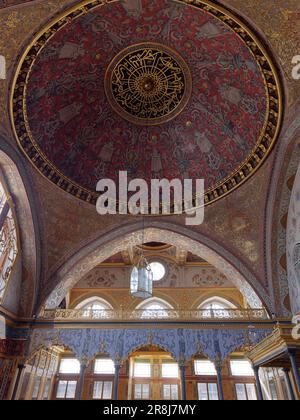 Toit de la salle impériale, salle du trône, le Harem, palais de Topkapi, quartier de Fatih, Istanbul, Turquie. Chambre dorée élaborée Banque D'Images