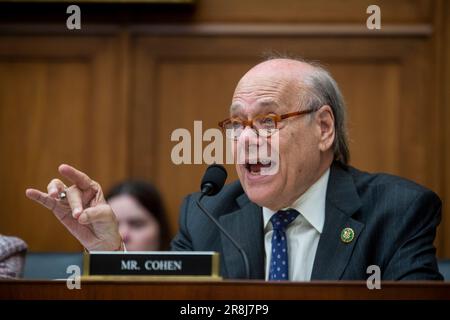 Le représentant des États-Unis Steve Cohen (démocrate du Tennessee) pose des questions à l'avocat spécial John Durham lors d'une audience de la Commission de la Chambre sur le pouvoir judiciaire sur le rapport de l'avocat spécial John Durham dans l'immeuble Rayburn House à Washington, DC, mercredi, 21 juin 2023. Crédit : Rod Lamkey/CNP/MediaPunch Banque D'Images