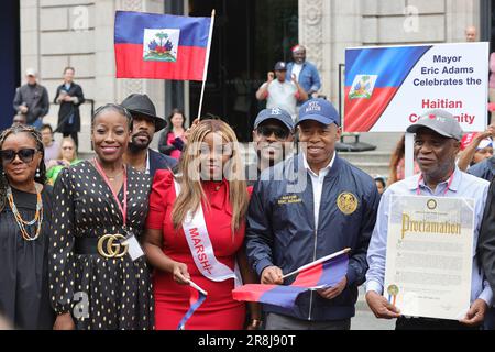 NY, États-Unis. 3rd juin 2023. Central Park West, New York, Etats-Unis, 03 juin 2023 - le maire Eric Adams prononce des remarques, présente une proclamation et des marches dans le défilé inaugural du patrimoine haïtien, le samedi 3 juin 2023 à New York. Photo: Luiz Rampelotto/EuropaNewswire (image de crédit: © Luiz Rampelotto/ZUMA Press Wire) USAGE ÉDITORIAL SEULEMENT! Non destiné À un usage commercial ! Banque D'Images