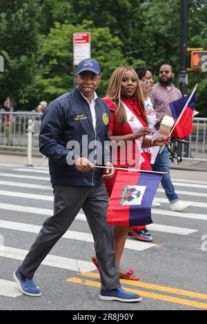 NY, États-Unis. 3rd juin 2023. Central Park West, New York, Etats-Unis, 03 juin 2023 - le maire Eric Adams prononce des remarques, présente une proclamation et des marches dans le défilé inaugural du patrimoine haïtien, le samedi 3 juin 2023 à New York. Photo: Luiz Rampelotto/EuropaNewswire (image de crédit: © Luiz Rampelotto/ZUMA Press Wire) USAGE ÉDITORIAL SEULEMENT! Non destiné À un usage commercial ! Banque D'Images