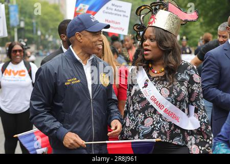 NY, États-Unis. 3rd juin 2023. Central Park West, New York, Etats-Unis, 03 juin 2023 - le maire Eric Adams prononce des remarques, présente une proclamation et des marches dans le défilé inaugural du patrimoine haïtien, le samedi 3 juin 2023 à New York. Photo: Luiz Rampelotto/EuropaNewswire (image de crédit: © Luiz Rampelotto/ZUMA Press Wire) USAGE ÉDITORIAL SEULEMENT! Non destiné À un usage commercial ! Banque D'Images