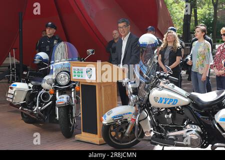 NY, États-Unis. 26th mai 2023. One police Plaza, New York, États-Unis, 26 mai 2023 - New York City Department of Transportation (NYC DOT), New York City police Department (NYPD), Et la NYC taxi and Limousine Commission (TLC) s'est tenue devant One police Plaza aujourd'hui pour annoncer des initiatives majeures visant à lutter contre l'excès de vitesse et la conduite en état d'ivresse avant le week-end du Memorial Day à New York. Photo: Luiz Rampelotto/EuropaNewswire (image de crédit: © Luiz Rampelotto/ZUMA Press Wire) USAGE ÉDITORIAL SEULEMENT! Non destiné À un usage commercial ! Banque D'Images