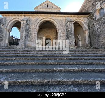 Une belle vue historique du monastère médiéval près de l'ancienne abbaye de Casamari, en Italie Banque D'Images