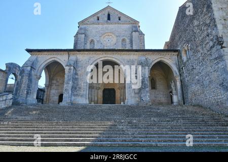 Une belle vue historique du monastère médiéval près de l'ancienne abbaye de Casamari, en Italie Banque D'Images