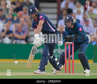 Northampton 21-juin 2023 : Chris Lynn des chauves-souris de Northamptonshire pendant le match Blast de Vitality T20 entre les Steelbacks de Northamptonshire contre les Falcons de Derbyshire au sol du comté de Northampton Angleterre . Banque D'Images