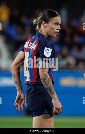 BARCELONE - 25 MARS : Maria Leon MAPI en action pendant le match Primera Division Femenina entre le FC Barcelone et le Real Madrid CF au Johan Cruyff S. Banque D'Images