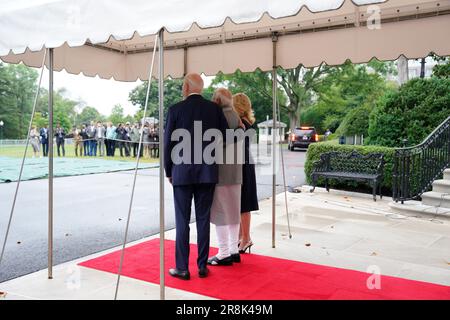 Washington, Vereinigte Staaten. 21st juin 2023. Le président des États-Unis Joe Biden et la première dame, le Dr Jill Biden, souhaitent la bienvenue au Premier ministre indien Narendra Modi pour un dîner à la Maison Blanche à Washington, DC sur 21 juin 2023. Credit: Yuri Gripas/Pool via CNP/dpa/Alay Live News Banque D'Images