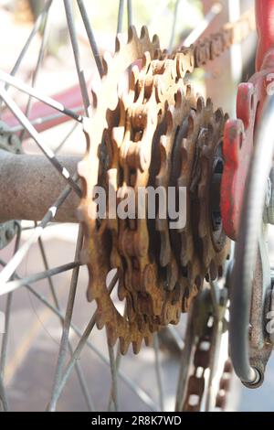 chaîne de vélo rouillée, jamais entretenue Banque D'Images