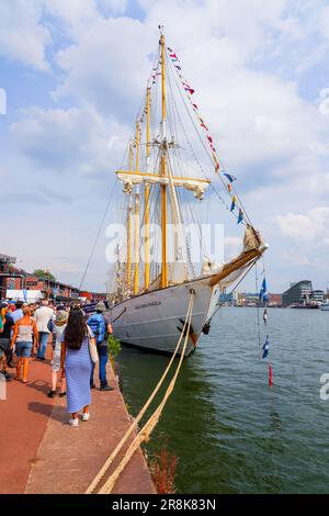 Rouen, France - 17 juin 2023 : voilier portugais à quatre mâts 'Santa Maria Manuela' amarré sur les quais de Seine à Rouen en Normandie pour le bras Banque D'Images