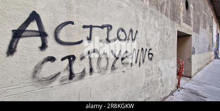 Graffiti lisant "Civic action" peint sur un mur, Lyon, France Banque D'Images