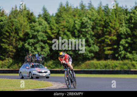 Photo par Alex Whitehead/SWpix.com - 21/06/2023 - Cyclisme - Championnats nationaux britanniques de route 2023 - circuit Croft, Darlington, Angleterre - épreuve du temps de l'élite masculine - Fred Wright de Bahreïn-victorieux crédit: SWpix/Alamy Live News Banque D'Images