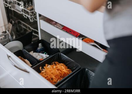 Ouvrez le dessin dans la cuisine avec des bacs à l'intérieur Banque D'Images