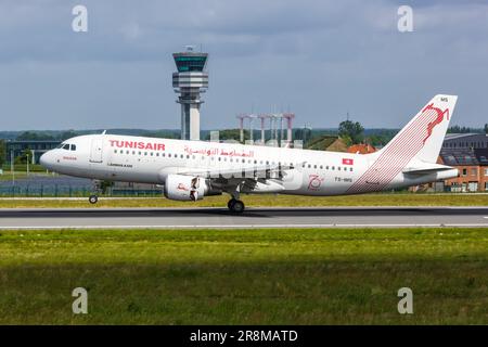 Bruxelles, Belgique - 21 mai 2022 : Airbus A320 Tunisiair à l'aéroport de Bruxelles (BRU) en Belgique. Banque D'Images