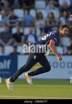 Northampton 21-juin 2023 : Ben Sanderson de Northamptonshire pendant le match de Blast Vitality T20 entre les Steelbacks de Northamptonshire contre les Falcons de Derbyshire au terrain de comté de Northampton Angleterre . Banque D'Images