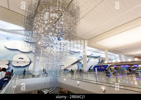 New York, États-Unis - 1 mai 2023 : terminal B de l'aéroport LaGuardia de New York (LGA) aux États-Unis. Banque D'Images