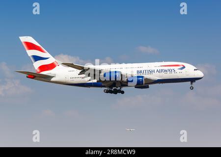 Dallas, États-Unis - 5 mai 2023 : avion Airbus A380-800 de British Airways à l'aéroport de Dallas fort Worth (DFW) aux États-Unis. Banque D'Images