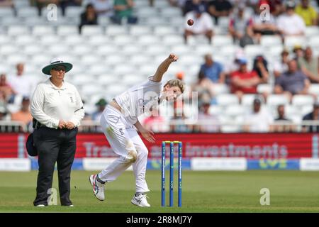 Nottingham, Royaume-Uni. 22nd juin 2023. Lauren Bell d'Angleterre livre pendant la Metro Bank Women's Ashes 2023 match Angleterre contre l'Australie à Trent Bridge, Nottingham, Royaume-Uni, 22nd juin 2023 (photo de Mark Cosgrove/News Images) à Nottingham, Royaume-Uni le 6/22/2023. (Photo de Mark Cosgrove/News Images/Sipa USA) crédit: SIPA USA/Alay Live News Banque D'Images