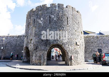 Les murs de la ville de Tenby sont des structures défensives médiévales classées de catégorie I autour de la ville de Tenby dans Pembrokeshire. Ville fortifiée, murs de ville, Banque D'Images