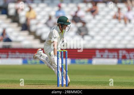 Beth Mooney d'Australie atteint pour le pli pendant la Metro Bank Women's Ashes 2023 match Angleterre contre l'Australie à Trent Bridge, Nottingham, Royaume-Uni, 22nd juin 2023 (photo de Mark Cosgrove/News Images) à Nottingham, Royaume-Uni le 6/22/2023. (Photo de Mark Cosgrove/News Images/Sipa USA) Banque D'Images