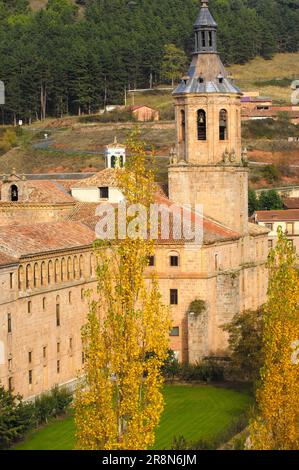 Monastère de San Millan de Yuso, monastère de San Millan de Suso en arrière-plan, San Millan de la Cogolla, la Rioja, Espagne Banque D'Images