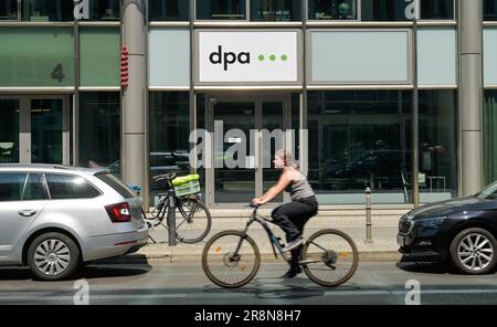 Agence de presse allemande dpa, immeuble de bureaux X8, Rudi-Dutschke-Strasse, Markgrafenstrasse, Kreuzberg, Friedrichshain-Kreuzberg, Berlin, Allemagne Banque D'Images