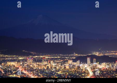 Vue de nuit sur le Mont Fuji et la ville de Shizuoka Banque D'Images