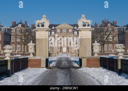 Château d'eau baroque Nordkirchen, Versailles de Westphalie, siège de l'Université des sciences appliquées de Rhénanie-du-Nord-Westphalie, Muensterland, Nord Banque D'Images