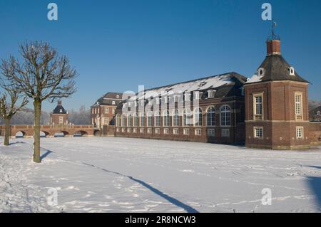 Château d'eau baroque Nordkirchen, Versailles de Westphalie, siège de l'Université des sciences appliquées de Rhénanie-du-Nord-Westphalie, Muensterland, Nord Banque D'Images