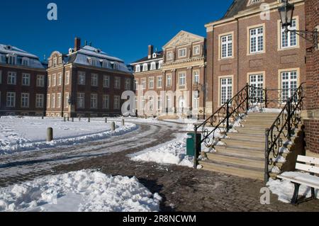 Château d'eau baroque Nordkirchen, Versailles de Westphalie, siège de l'Université des sciences appliquées de Rhénanie-du-Nord-Westphalie, Muensterland, Nord Banque D'Images