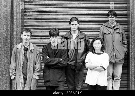 GORKY'S Zygotic MYNCI, PORTRAIT DU JEUNE GROUPE, 1997 : Gorky's Zygotic Mynci original line-up à un mini-festival de la St David's Day au Coal Exchange à Cardiff Bay, pays de Galles, Royaume-Uni le 1er mars 1997. Photo : Rob Watkins. INFO : Gorky's Zygotic Mynci, un groupe gallois psychédélique et indie rock actif du début des années 90 au début des années 2000, a conçu un son fantaisiste et éclectique. Des albums comme 'Barafundle' ont montré leur approche multilingue et influencée par le folk, ce qui les a rendus influents dans les scènes alternatives et indépendantes. Banque D'Images